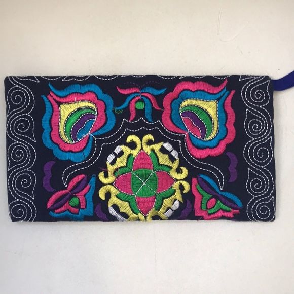 Exquisitely Hand Embroidered Clutch ✨~ 🌟NEW✨ - Picture 1 of 8